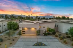 Huntley House' Swanky Desert Modernism
