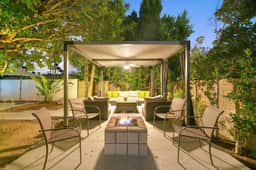 Banana Cabana' Palm Springs Pool Pad with Treehouse!