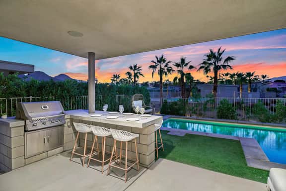 Huntley House' Swanky Desert Modernism